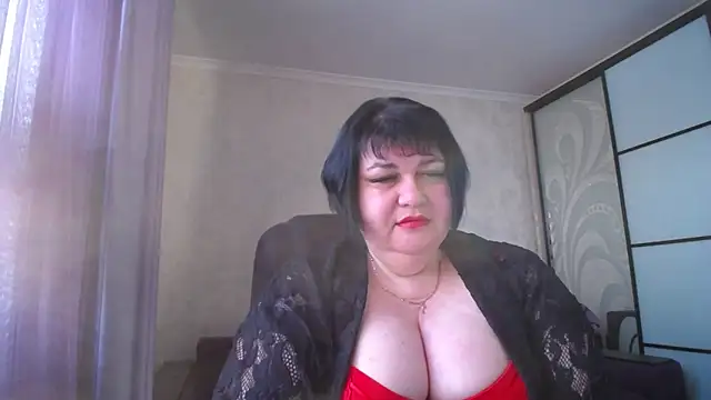 Snapshot of JuicyLady_Di chatting on February 11, 2026, 5:45 am JuicyLady Di online show from February 11, 2026, 5:45 am