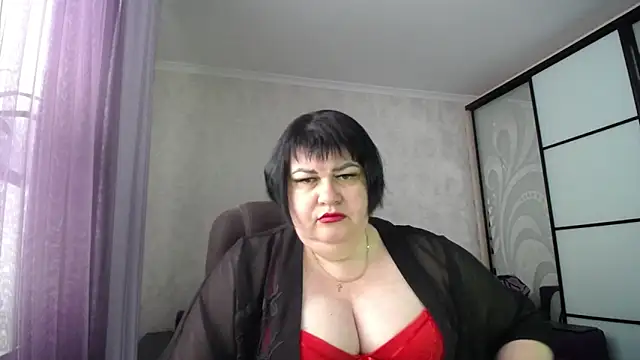 JuicyLady Di online show from May 10, 2026, 5:01 am