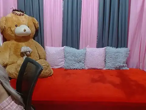 xxSexyBitch69xx online show from November 1, 2025, 2:13 am