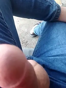 Snapshot of K-27 chatting on November 13, 2025, 3:55 pm K-27 online show from November 13, 2025, 3:55 pm