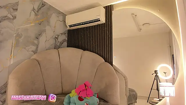 Snapshot of Katemoss70 chatting on February 14, 2025, 12:25 pm Katemoss70 online show from February 14, 2025, 12:25 pm