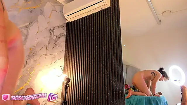 Snapshot of Katemoss70 chatting on February 20, 2025, 9:31 pm Katemoss70 online show from February 20, 2025, 9:31 pm