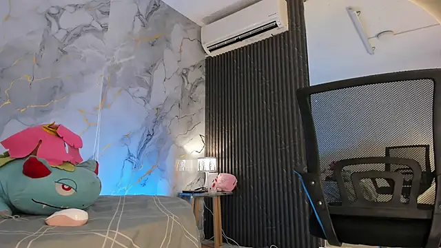 Snapshot of Katemoss70 chatting on March 13, 2025, 12:35 pm Katemoss70 online show from March 13, 2025, 12:35 pm