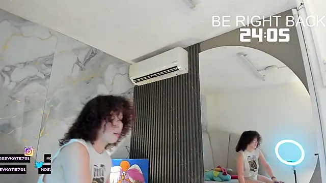 Snapshot of Katemoss70 chatting on October 17, 2025, 12:41 pm Katemoss70 online show from October 17, 2025, 12:41 pm