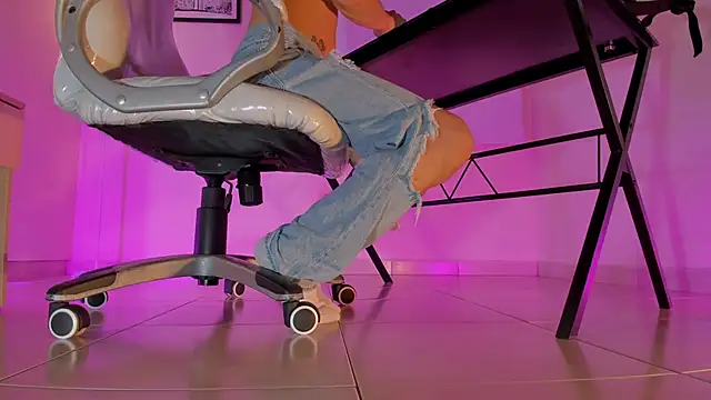 Snapshot of ArchieCollins chatting on October 2, 2025, 3:02 am ArchieCollins online show from October 2, 2025, 3:02 am