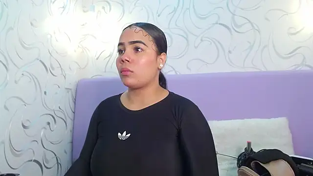 Snapshot of EmilyQueen3x chatting on October 12, 2025, 1:32 pm EmilyQueen3x online show from October 12, 2025, 1:32 pm