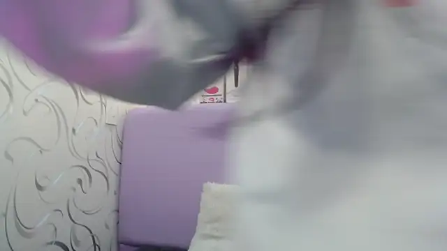 Snapshot of EmilyQueen3x chatting on October 21, 2025, 1:23 pm EmilyQueen3x online show from October 21, 2025, 1:23 pm