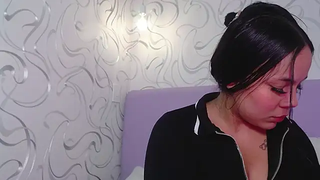 Snapshot of EmilyQueen3x chatting on October 30, 2025, 9:15 pm EmilyQueen3x online show from October 30, 2025, 9:15 pm