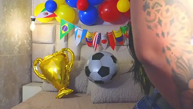 EmilyQueen3x online show from June 20, 2026, 3:04 pm