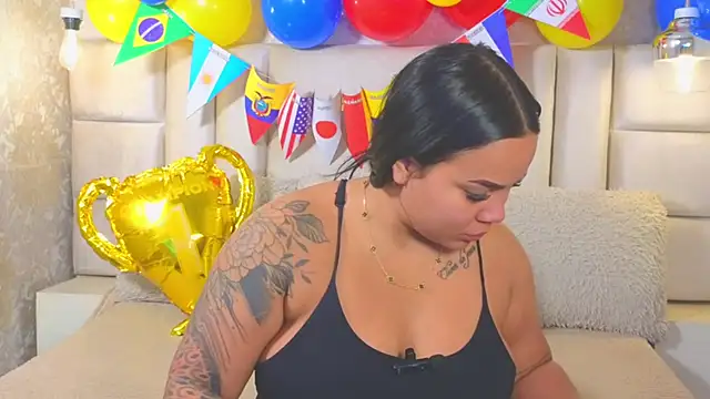 EmilyQueen3x online show from June 25, 2026, 2:32 pm