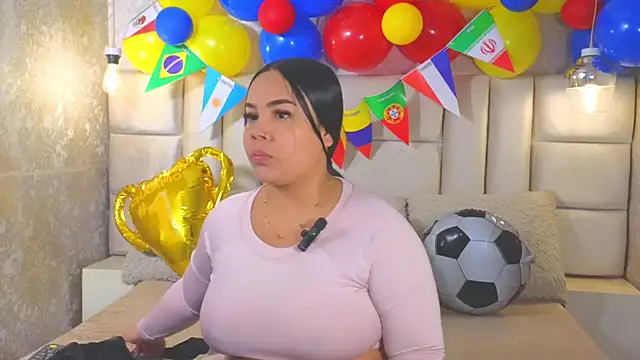 EmilyQueen3x online show from June 26, 2026, 1:26 pm