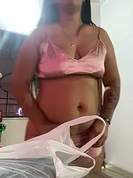 Snapshot of ArielleMillerr chatting on December 24, 2024, 7:00 pm ArielleMillerr online show from December 24, 2024, 7:00 pm