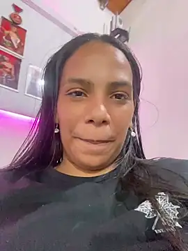 Snapshot of ArielleMillerr chatting on January 10, 2025, 11:08 pm ArielleMillerr online show from January 10, 2025, 11:08 pm