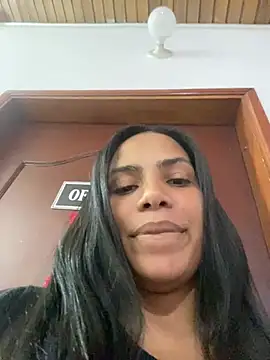 Snapshot of ArielleMillerr chatting on January 14, 2025, 5:01 pm ArielleMillerr online show from January 14, 2025, 5:01 pm