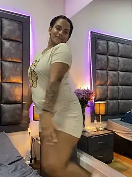 Snapshot of ArielleMillerr chatting on January 28, 2025, 12:36 am ArielleMillerr online show from January 28, 2025, 12:36 am