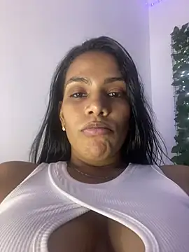 Snapshot of ArielleMillerr chatting on March 18, 2025, 8:04 pm ArielleMillerr online show from March 18, 2025, 8:04 pm