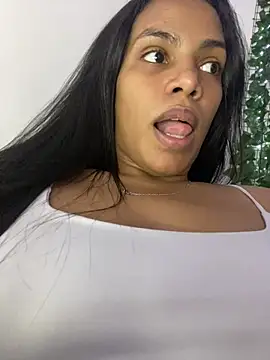 Snapshot of ArielleMillerr chatting on March 20, 2025, 5:47 pm ArielleMillerr online show from March 20, 2025, 5:47 pm