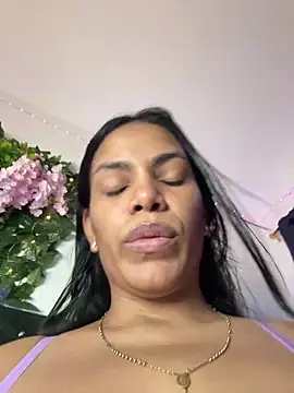 Snapshot of ArielleMillerr chatting on October 8, 2025, 5:43 pm ArielleMillerr online show from October 8, 2025, 5:43 pm