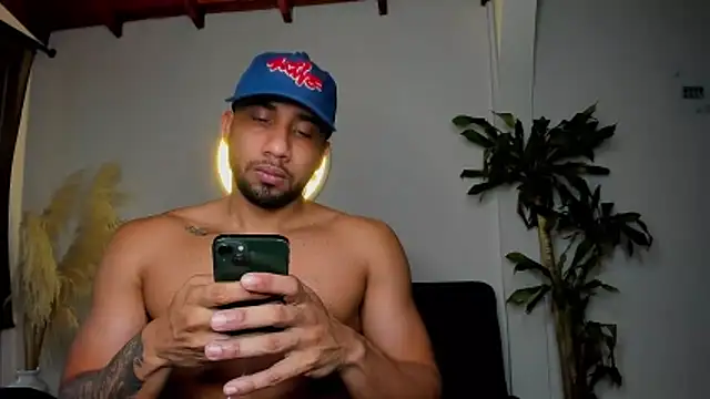 Snapshot of chriswest05 chatting on February 3, 2026, 10:37 pm chriswest05 online show from February 3, 2026, 10:37 pm