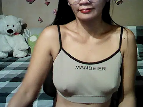 Snapshot of Mia_Rein chatting on February 11, 2026, 1:49 pm Mia Rein online show from February 11, 2026, 1:49 pm