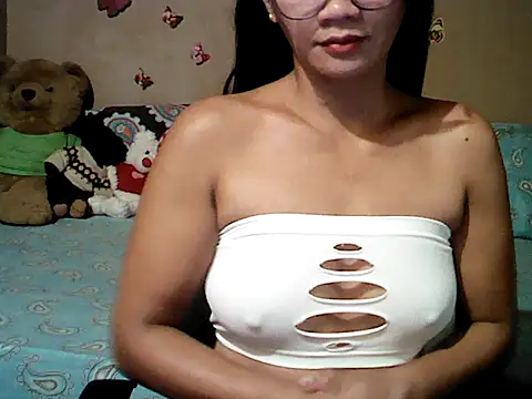Snapshot of Mia_Rein chatting on April 27, 2026, 2:04 pm Mia Rein online show from April 27, 2026, 2:04 pm