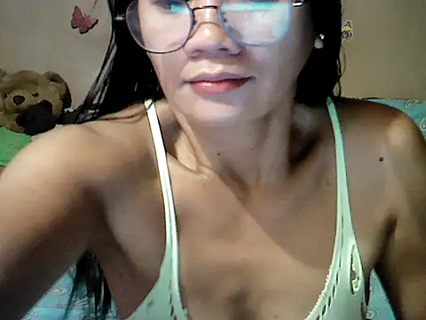 Snapshot of Mia_Rein chatting on May 2, 2026, 2:05 am Mia Rein online show from May 2, 2026, 2:05 am