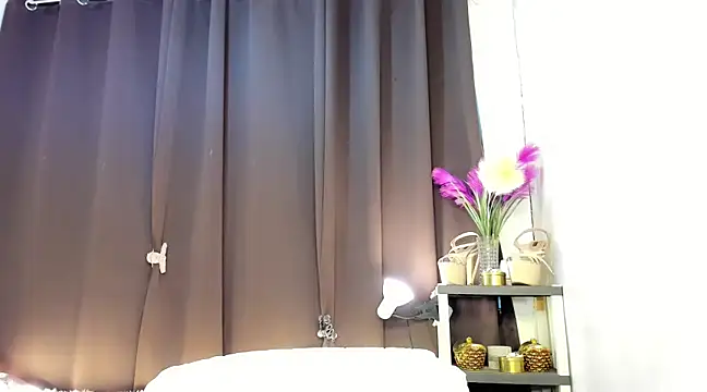 Snapshot of Emma_Jones88 chatting on January 24, 2025, 6:35 am Emma Jones88 online show from January 24, 2025, 6:35 am