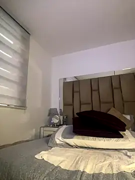 Amber Parker online show from December 5, 2025, 1:42 pm