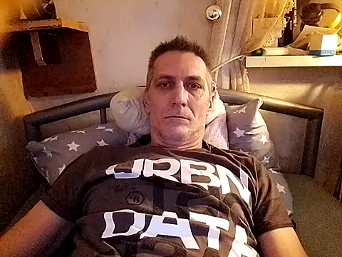 Lajostxh online show from March 4, 2026, 8:53 am