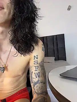 tommylongxx online show from February 1, 2026, 12:20 am