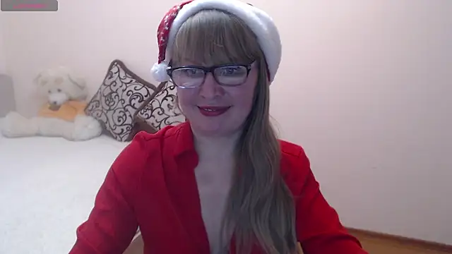 Snapshot of MargotLot chatting on December 18, 2024, 11:34 am MargotLot online show from December 18, 2024, 11:34 am