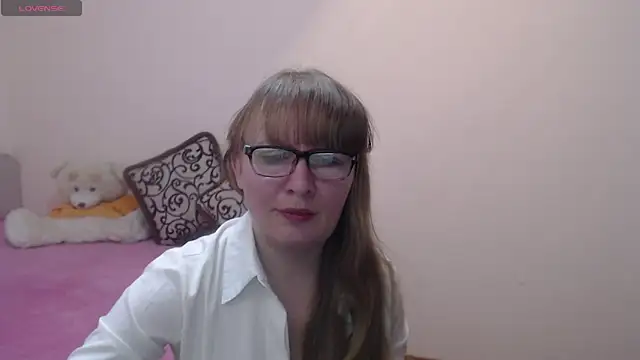 Snapshot of MargotLot chatting on March 16, 2025, 5:25 am MargotLot online show from March 16, 2025, 5:25 am