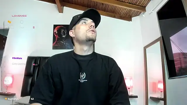 Snapshot of Pleasure_Vibes23 chatting on February 7, 2025, 9:37 pm Pleasure Vibes23 online show from February 7, 2025, 9:37 pm