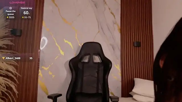 Snapshot of EmilyBoonny1 chatting on March 24, 2026, 8:47 pm EmilyBoonny1 online show from March 24, 2026, 8:47 pm