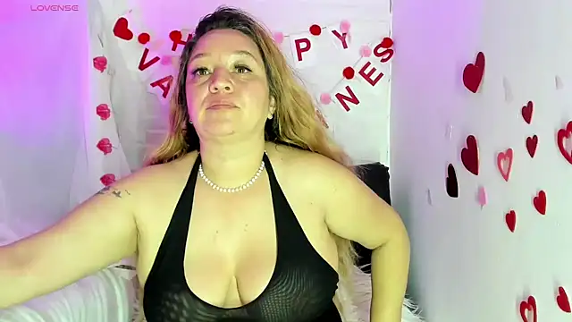 AndreaLombana online show from February 12, 2025, 12:33 pm