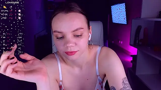 CreamySpot online show from January 28, 2025, 3:14 pm