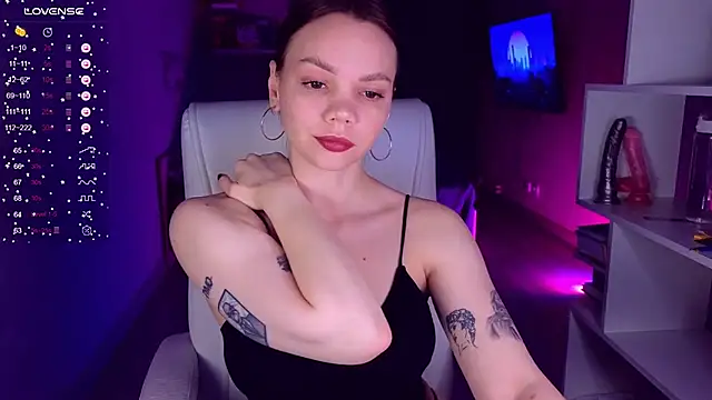 CreamySpot online show from February 18, 2025, 3:54 pm