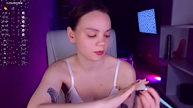 CreamySpot online show from February 21, 2025, 4:48 pm
