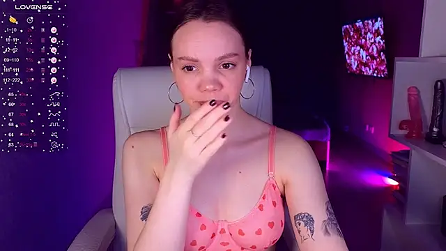 CreamySpot online show from February 26, 2025, 6:00 pm