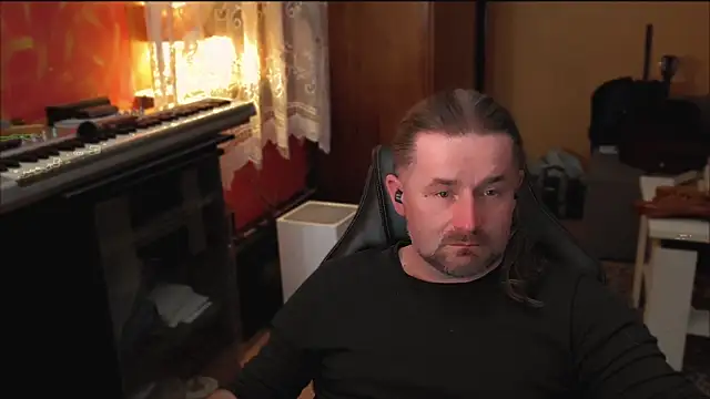 Mosiadz1975 online show from March 8, 2025, 11:07 pm