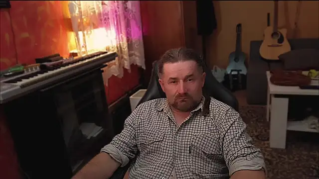 Mosiadz1975 online show from March 13, 2025, 10:32 pm