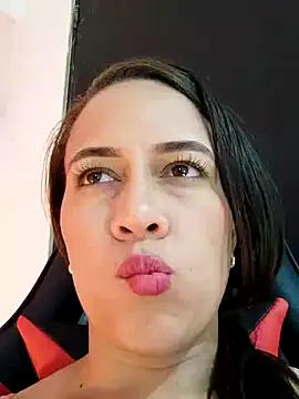 Snapshot of Nanybaker95 chatting on December 18, 2024, 1:15 am Nanybaker95 online show from December 18, 2024, 1:15 am