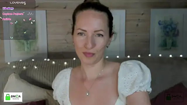 Queenymel online show from September 25, 2025, 3:38 pm