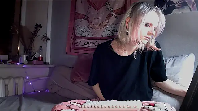 Alien Bella online show from March 14, 2026, 9:09 pm