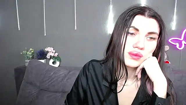 MilaLoona online show from April 24, 2026, 6:05 am