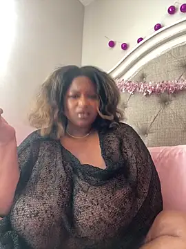 Snapshot of BigFineSelena chatting on April 11, 2026, 3:05 pm BigFineSelena online show from April 11, 2026, 3:05 pm