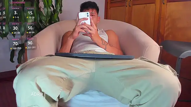 Snapshot of adrik_cano__ chatting on December 4, 2024, 2:53 am adrik cano online show from December 4, 2024, 2:53 am