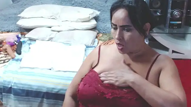 Snapshot of anie_milf1 chatting on February 12, 2025, 6:19 am anie milf1 online show from February 12, 2025, 6:19 am