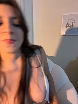 loolla 23 online show from September 19, 2025, 3:30 am