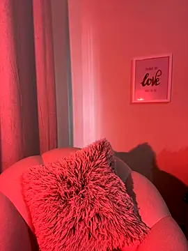 loolla 23 online show from September 20, 2025, 8:32 pm